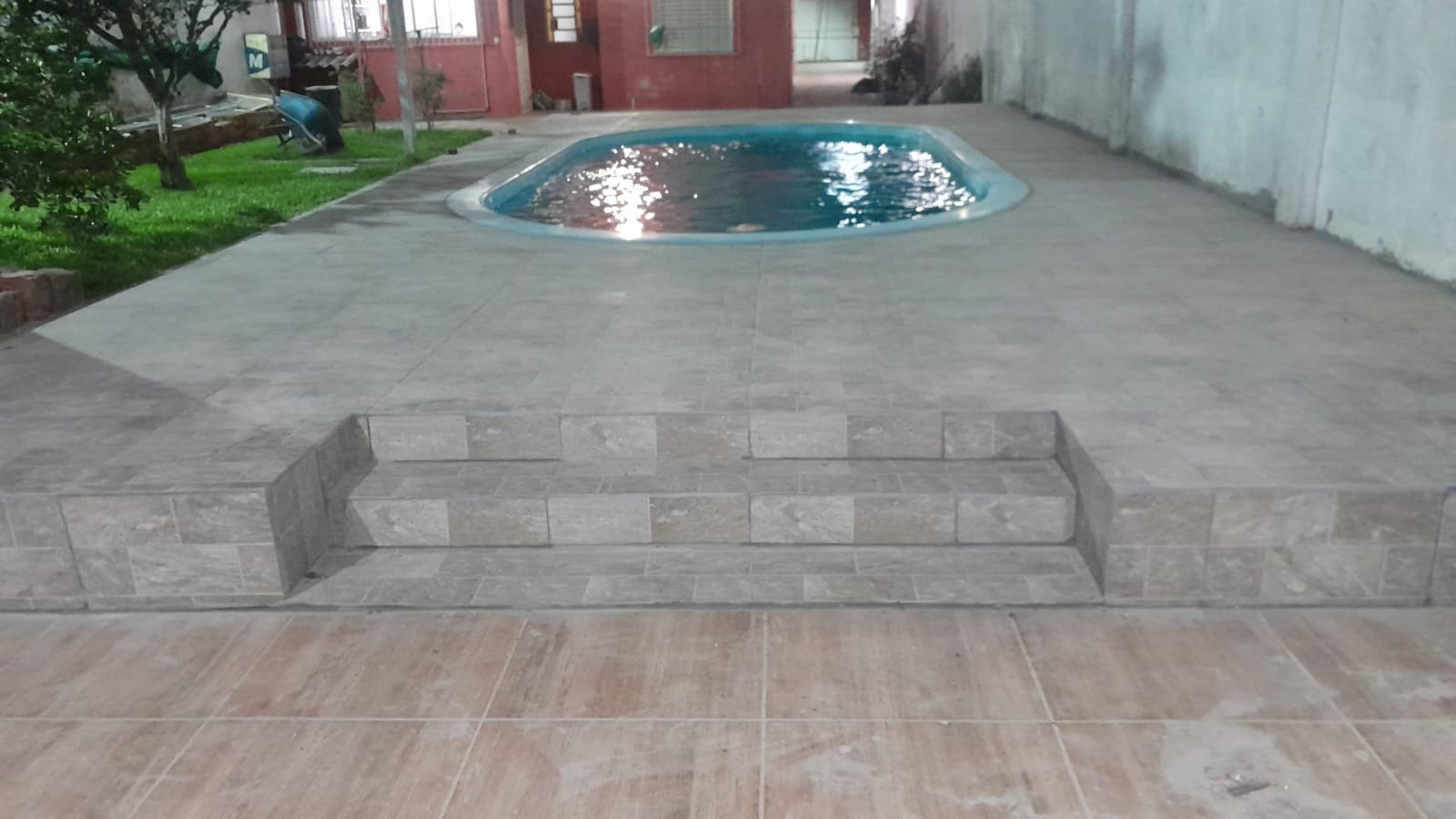 Piscina e Pisos - Imagem 1